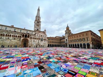 A Modena quattromila coperte contro la violenza foto 